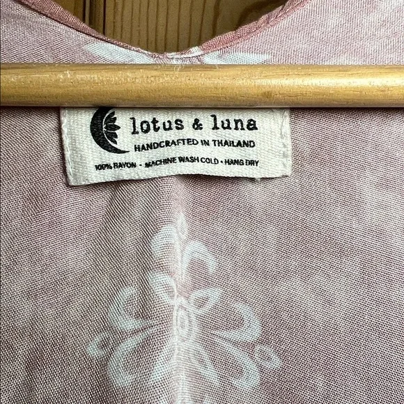 Lotus and Luna Bohemian Pink Kimono with White Patterns - Picture 4 of 6